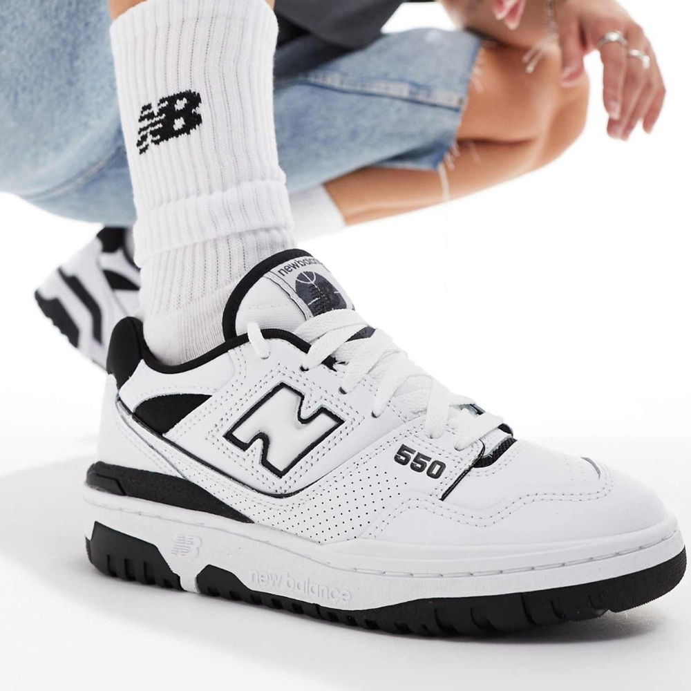New balance 550s in black & white